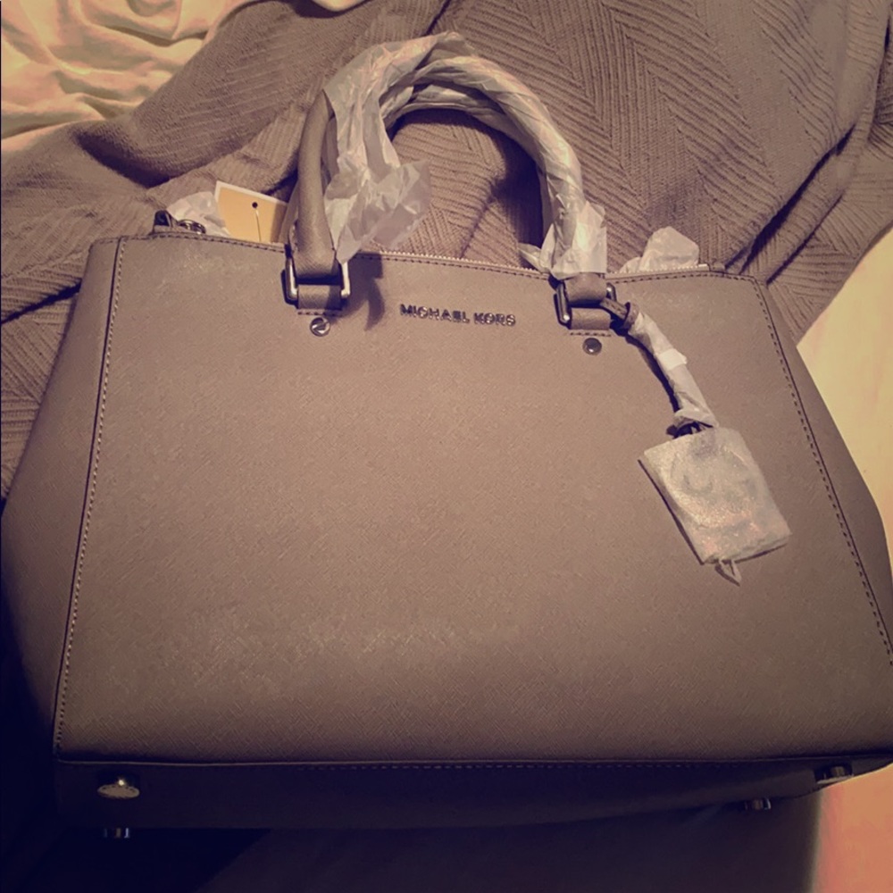 Michael Kors gray purse